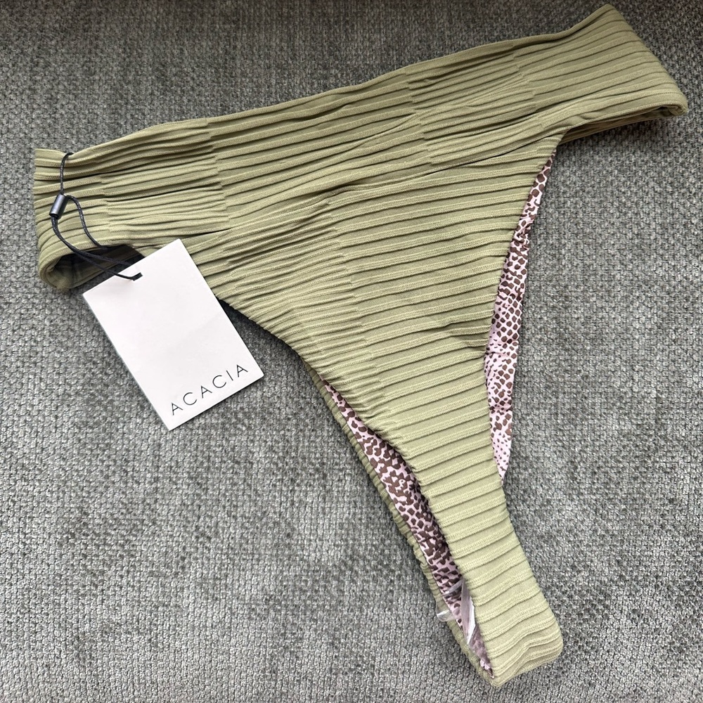 NWT! Acacia Mateo Dual Ribbed Bottom